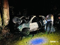 Duas pessoas morrem carbonizadas após veículo colidir contra uma arvore em Santa Terezinha de Itaipu