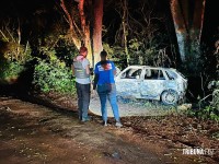 Duas pessoas morrem carbonizadas após veículo colidir contra uma arvore em Santa Terezinha de Itaipu