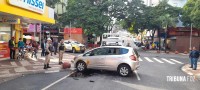 Condutora perde o controle e tomba o veículo na Av. Brasil em Foz do Iguaçu