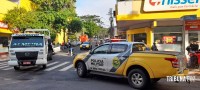 Condutora perde o controle e tomba o veículo na Av. Brasil em Foz do Iguaçu