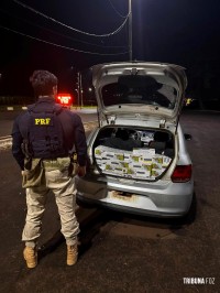 PRF apreende 123 quilos de maconha e cerca de 3 mil maços de cigarros em menos de 10 minutos na BR-277, em Santa Terezinha de Itaipu