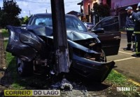 Carro bate em poste e motorista acaba detido por embriaguez ao volante em Santa Helena