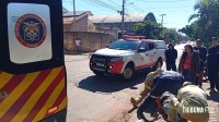 Motociclista é socorrido pelo Siate após colisão entre duas motos no Porto Meira em Foz do Iguaçu