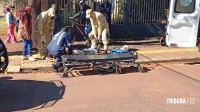 Motociclista é socorrido pelo Siate após colisão entre duas motos no Porto Meira em Foz do Iguaçu