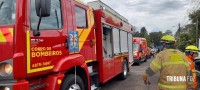 Bombeiros são mobilizados após condutor colidir contra poste no Profilurb I em Foz do Iguaçu