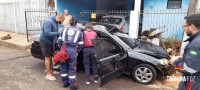 Bombeiros são mobilizados após condutor colidir contra poste no Profilurb I em Foz do Iguaçu