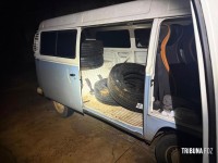 PF e PM desarticulam dois depósitos clandestinos de pneus contrabandeados em Foz do Iguaçu