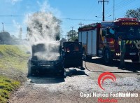 Carro é destruído por incêndio no Bairro Parque Pilar Campestre