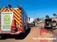 Carro é destruído por incêndio no Bairro Parque Pilar Campestre
