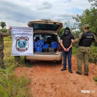 Agentes antidrogas interceptaram caminhonete com placas brasileiras transportando 235 quilos de maconha no Paraguai