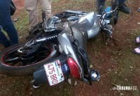 Um motociclista de 29 anos morreu após perder o controle e colidir com uma árvore no bairro de Boquerón II, em Ciudad Del Este