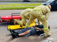 Motociclista fica ferido após acidente com caminhão na marginal da BR-277