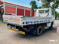 Motociclista fica ferido após acidente com caminhão na marginal da BR-277