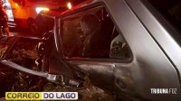 Carro fica destruído após capotamento em Santa Helena Carro fica destruído após capotamento em Santa Helena