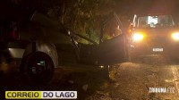 Carro fica destruído após capotamento em Santa Helena Carro fica destruído após capotamento em Santa Helena