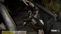 Carro fica destruído após capotamento em Santa Helena Carro fica destruído após capotamento em Santa Helena