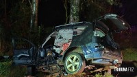 Veículo colide com arvore e deixa seis feridos e dois mortos na Av. Felipe Wandscheer 
