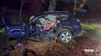 Veículo colide com arvore e deixa seis feridos e dois mortos na Av. Felipe Wandscheer 
