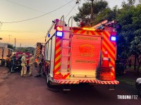 Incêndio em residência mobiliza Corpo de Bombeiros e deixa homem ferido no Lagoa Dourada em Foz do Iguaçu
