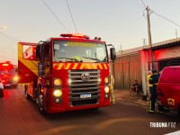Incêndio em residência mobiliza Corpo de Bombeiros e deixa homem ferido no Lagoa Dourada em Foz do Iguaçu