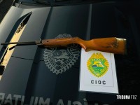 População ajuda PM e arma é encontrada escondida em meio a entulho em Foz do Iguaçu