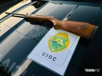 População ajuda PM e arma é encontrada escondida em meio a entulho em Foz do Iguaçu