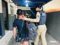 Passageira morde motorista, saca faca e causa confusão dentro de ônibus do transporte coletivo em Foz do Iguaçu