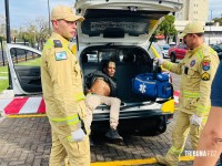 Policial de folga reage a assalto, baleia dois suspeitos e frustra crime na Av. Juscelino Kubistchek em Foz do Iguaçu