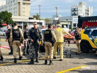 Policial de folga reage a assalto, baleia dois suspeitos e frustra crime na Av. Juscelino Kubistchek em Foz do Iguaçu