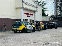 Policial de folga reage a assalto, baleia dois suspeitos e frustra crime na Av. Juscelino Kubistchek em Foz do Iguaçu