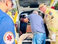 Policial de folga reage a assalto, baleia dois suspeitos e frustra crime na Av. Juscelino Kubistchek em Foz do Iguaçu