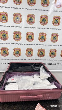 Passageira é presa no aeroporto de Foz do Iguaçu com mais de 4 Kg de cocaína