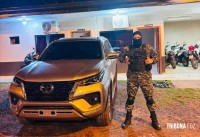 Veículo de luxo roubada há dois anos no Brasil é encontrada abandonada em Hernandarias no Paraguai
