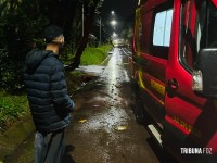 Motociclista é encontrado duas quadras após acidente e pede socorro em Foz do Iguaçu