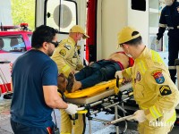 Idoso é atropelado por veículo de turismo e sofre traumatismo craniano em Foz do Iguaçu
