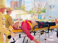 Idoso é atropelado por veículo de turismo e sofre traumatismo craniano em Foz do Iguaçu
