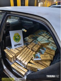 Motorista foge da abordagem e abandona carro com 500 pacotes de cigarros na BR-277 em Santa Tereza do Oeste