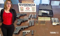 Quatro Pistolas, 7 carregadores e 126 Munições encontradas em uma casa em Ciudad Del Este