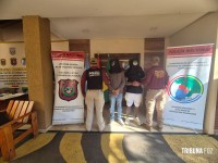 Foragidos da justiça são presos no Paraguai e entregue as autoridades brasileiras na Ponte da Amizade