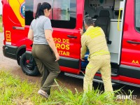 Condutora fica ferida após ser fechada por outro veículo e capotar na Perimetral Leste