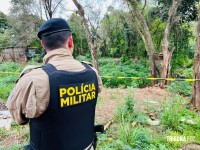 Homem é encontrado morto com marcas de tiros e queimaduras dentro do rio no Jardim Canadá em Foz do Iguaçu
