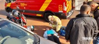 Passageira de moto é socorrida pelo Siate após colisão no Porto Meira