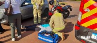 Passageira de moto é socorrida pelo Siate após colisão no Porto Meira