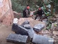 CHOQUE encontra grande quantidade de maconha após incursão a pé na localidade conhecida como "Favela do Monsenhor Guilherme" em Foz do Iguaçu
