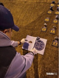 Três motocicletas colidiram em Puerto Iguazú e o acidente revelou que um dos motociclistas era um traficante de drogas que carregava pacotes de maconha
