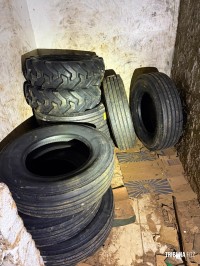 PF e PM apreendem pneus de caminhão de origem paraguaia em depósito clandestino na Vila Portes