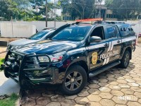 Viatura da Polícia Civil é alvo de pedradas e homem acaba preso na "favela do Bolo" em Foz do Iguaçu