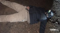 Suposto motociclista é encontrado executado com tiros na cabeça durante a madrugada atrás de FURNAS em Foz do Iguaçu