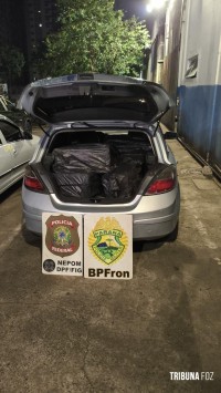 PF e PM apreendem 5 mil maços de cigarros após travessia de embarcação em Foz do Iguaçu