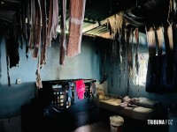 Carregador de celular no sofá teria iniciado incêndio em residência no Parque Ouro Verde em Foz do Iguaçu